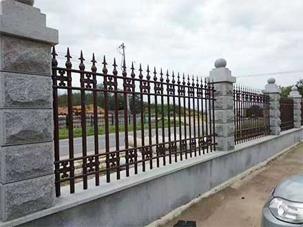 哈尔滨护栏厂家介绍钢制护栏的维护保养